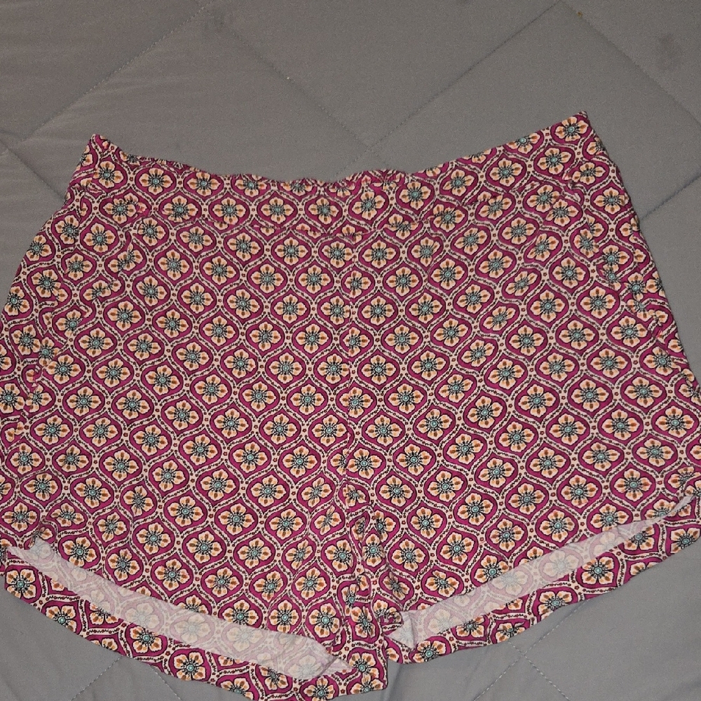 Old Navy Pink Floral Patterned Shorts Size Large